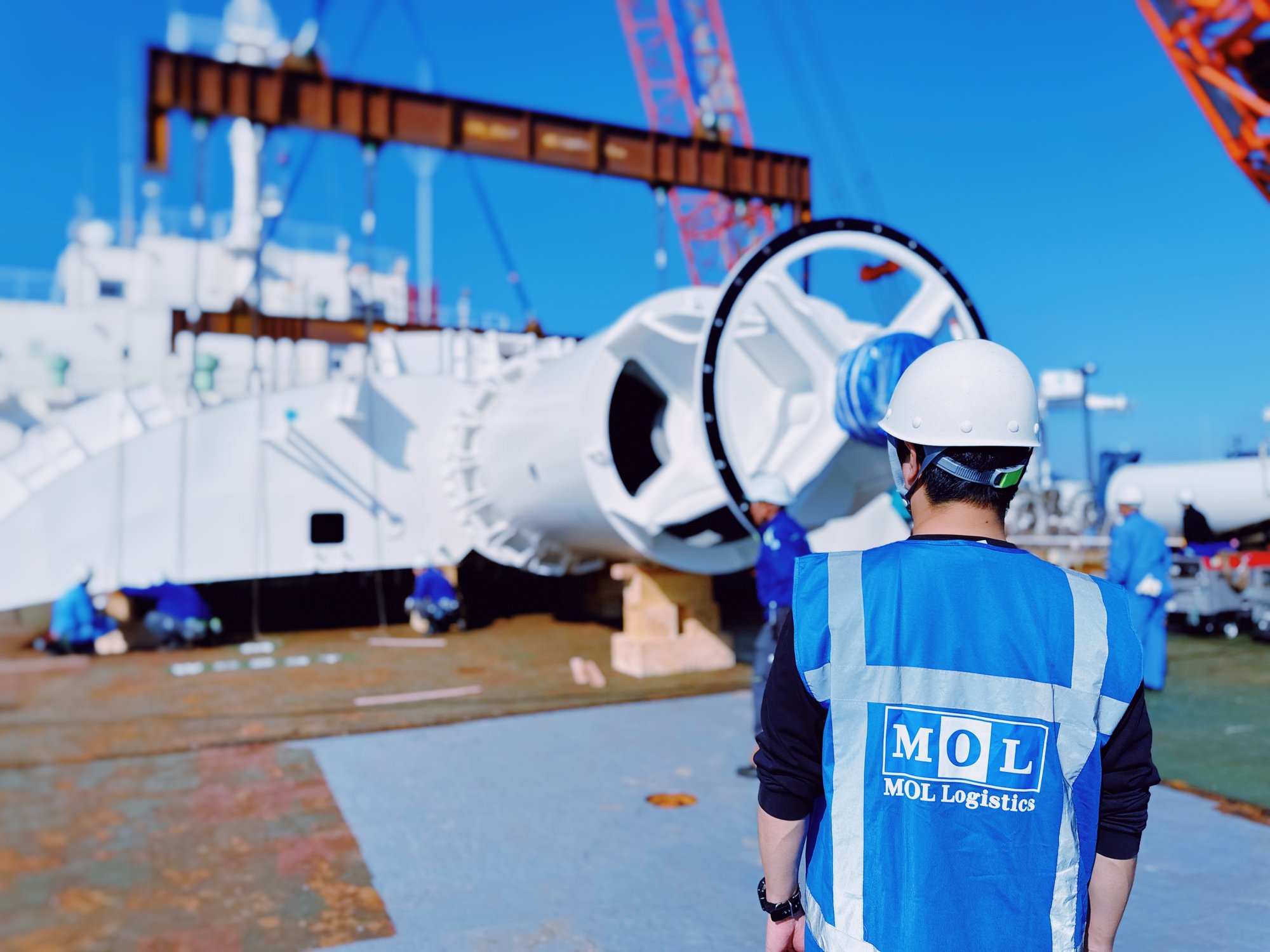 The stowage of the WIND CHALLENGER sail was carried out utilizing the expertise of MOL Logistics Co., Ltd.