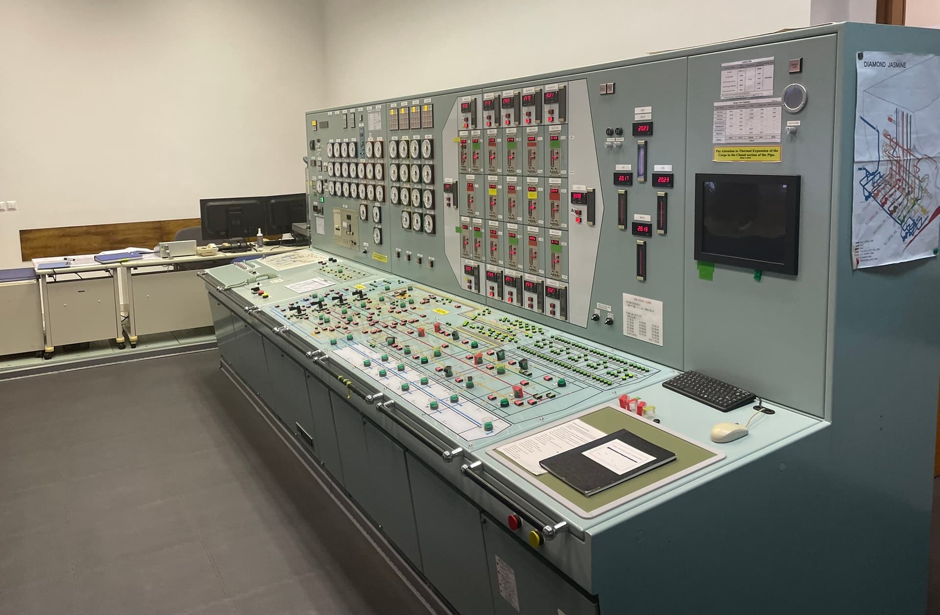 MOL Maritime Education and Training Features of Cargo Handling Training