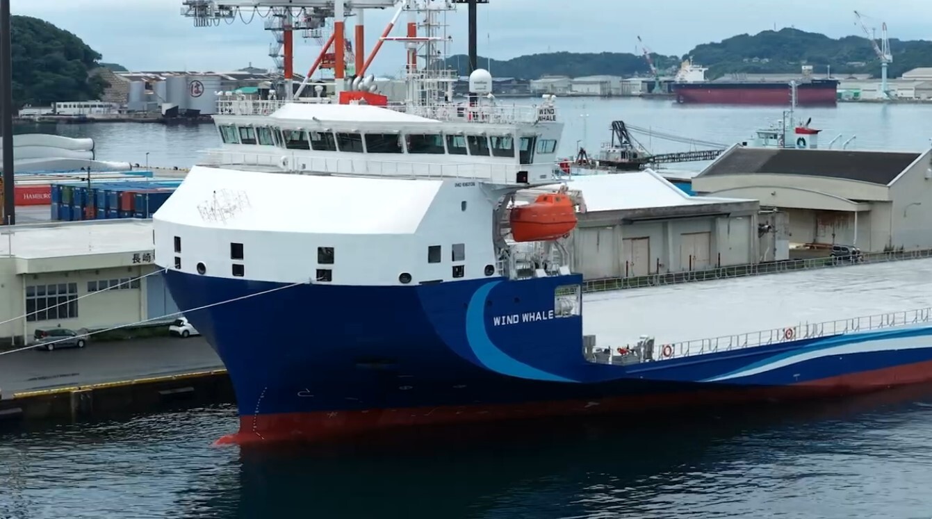 WIND WHALE 斜め前方から スライド4