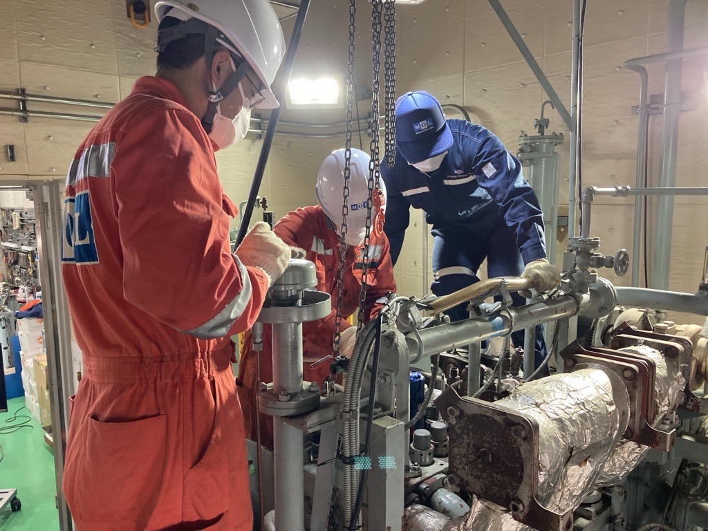 MOL Maritime Training and Education Features of Engine Room Simulator Training