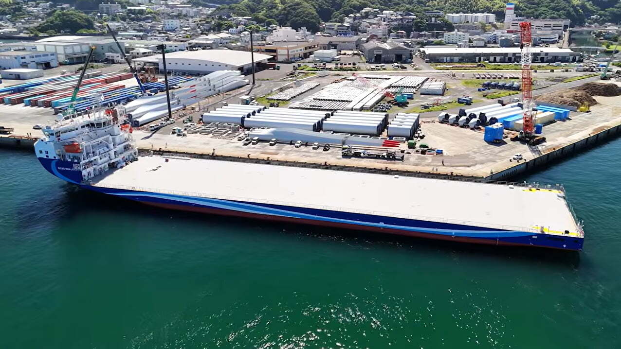(英語版代替用)WIND WHALE 斜め上から 情報入り(圧縮)