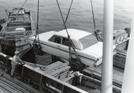 1950-60年代　在来貨物船での荷役風景